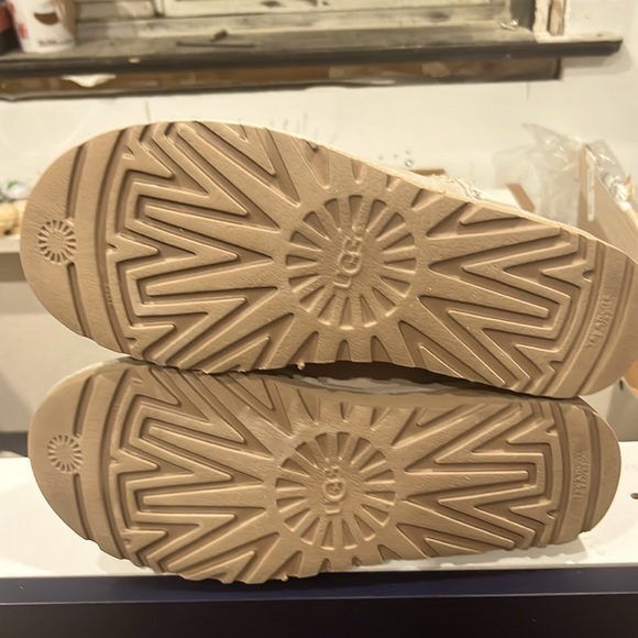 MINI UGGS - Picture 7 of 11